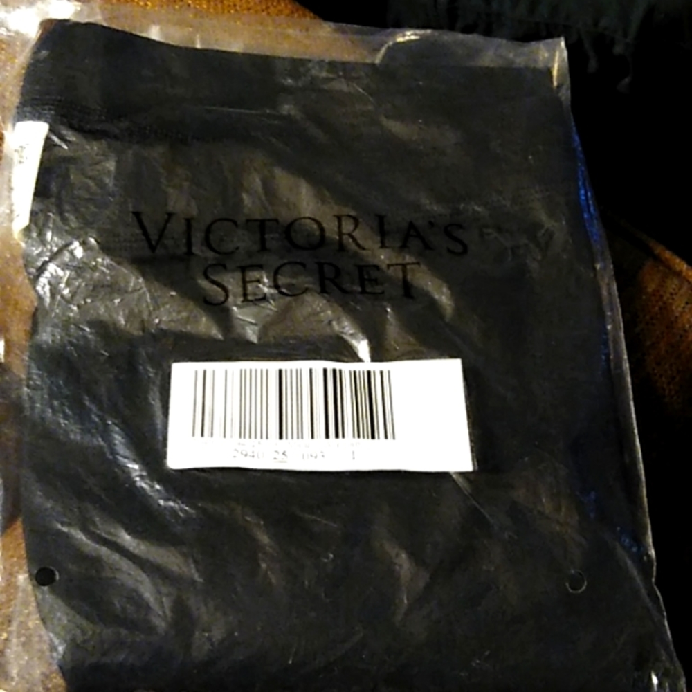 Victoria's Secret Pink black leggings NWT